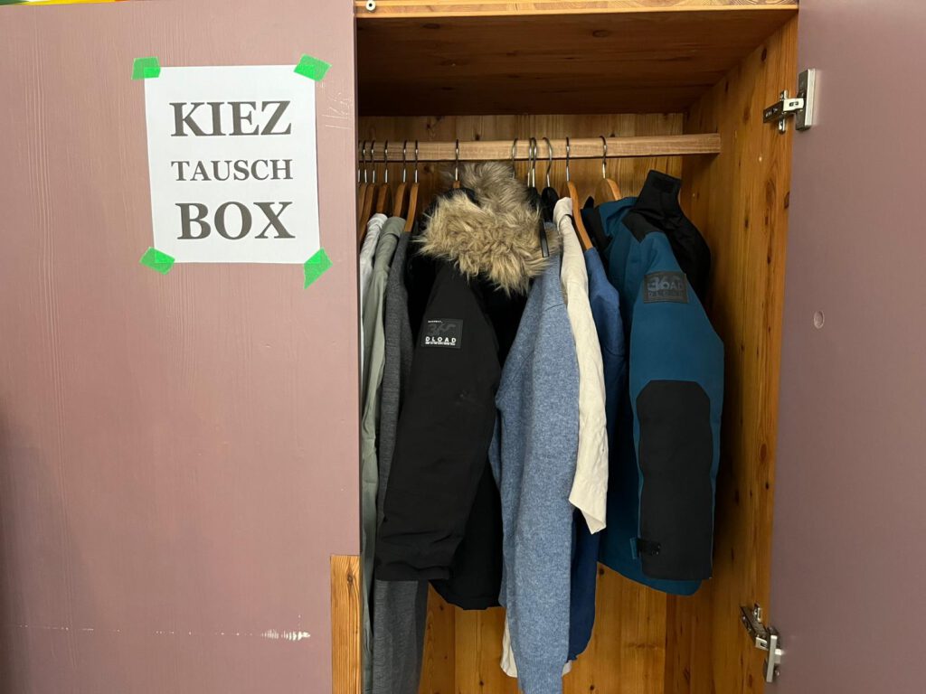 Wir haben eine neue Kieztausch-Box in unserem Büro!